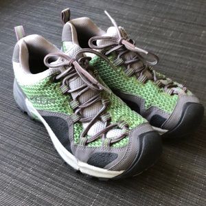 Keen hiking/trail shoe sneakers